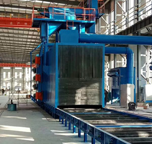 清理大型鋼結(jié)構(gòu)件、焊接件拋丸設(shè)備使用現(xiàn)場(chǎng)