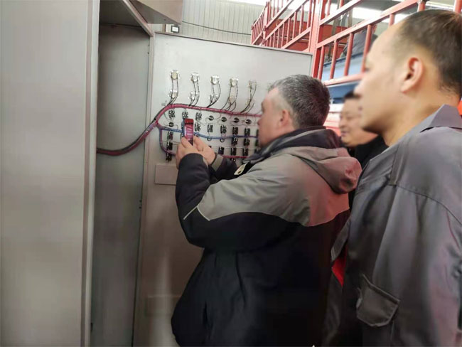 俄羅斯客戶參觀拋丸機設備 俄羅斯客戶參觀拋丸機設備