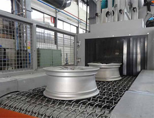 小型網(wǎng)帶通過(guò)式拋丸機(jī)優(yōu)勢(shì)是什么？